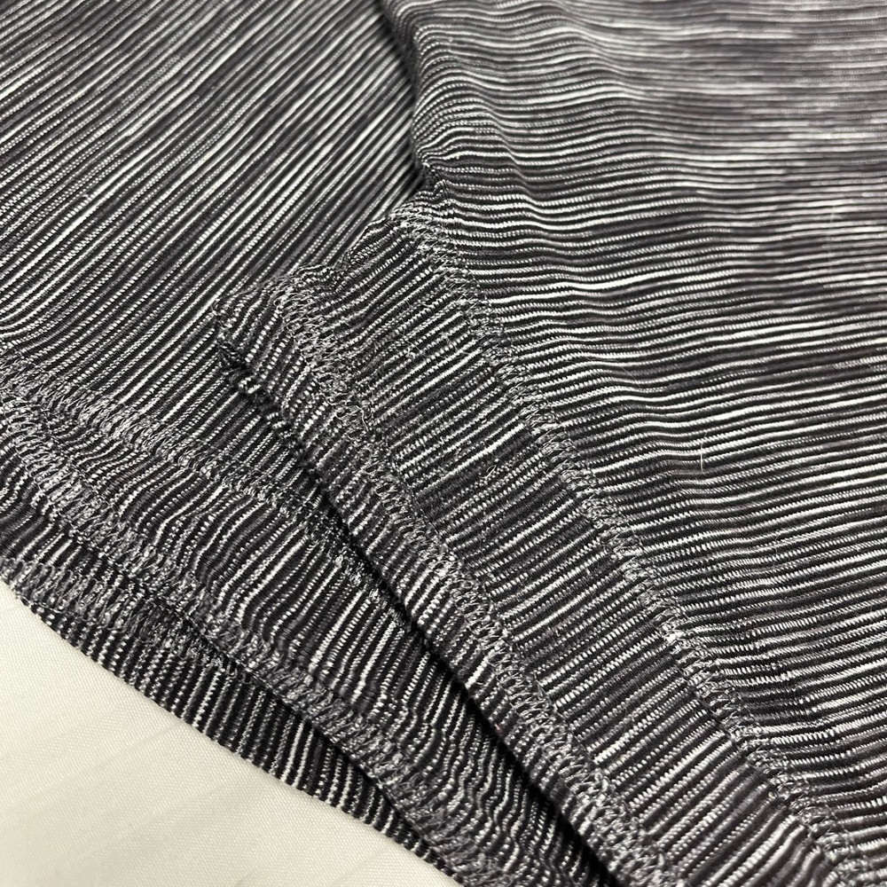 Lululemon Aligns 21” - Picture 2 of 6